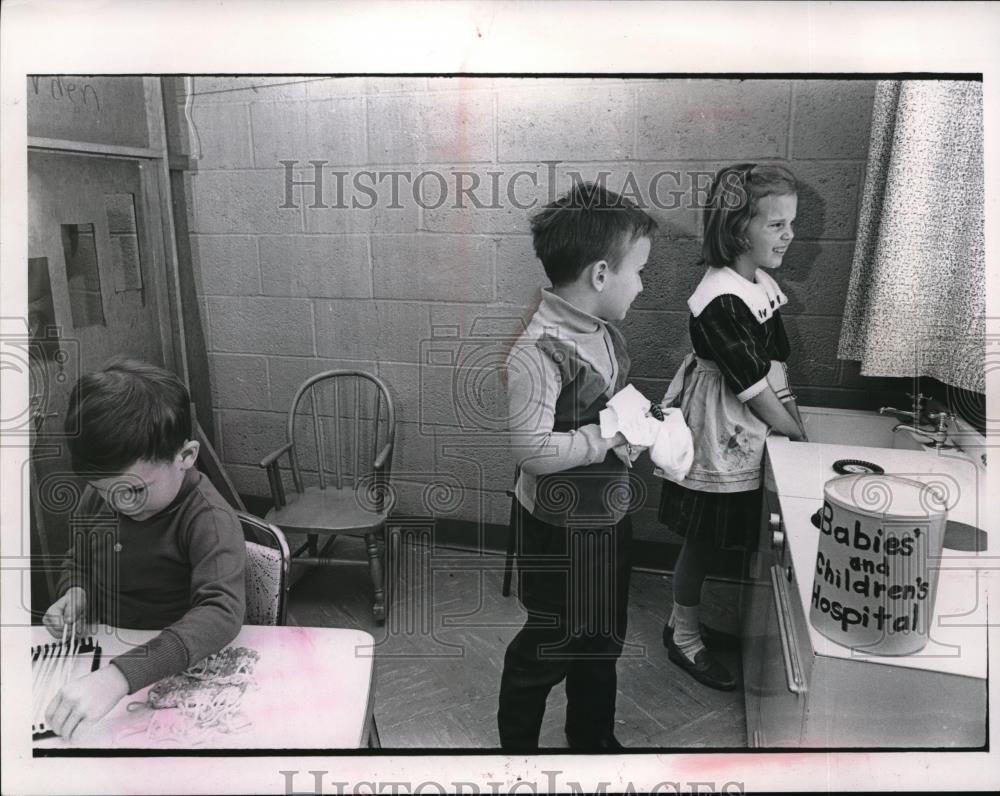 1966 Press Photo Children at Wickliffe School in Ohio - Historic Images