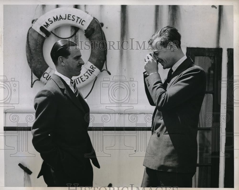 1935 Press Photo G Martin Turner photographed by Viscount Moore on their arrival - Historic Images