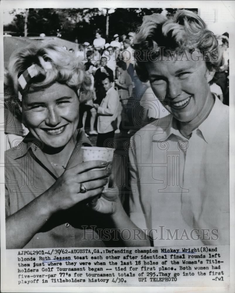 1962 Press Photo Mickey Wright &amp; Ruth Jessen at Women&#39;s Titleholders golf in GA - Historic Images