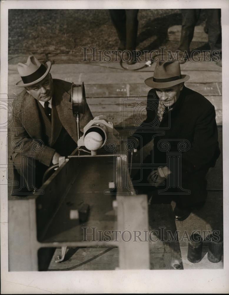 1938 Press Photo Eddie Eynon and P.S.Ballif testing balls at Griffith Stadium - Historic Images