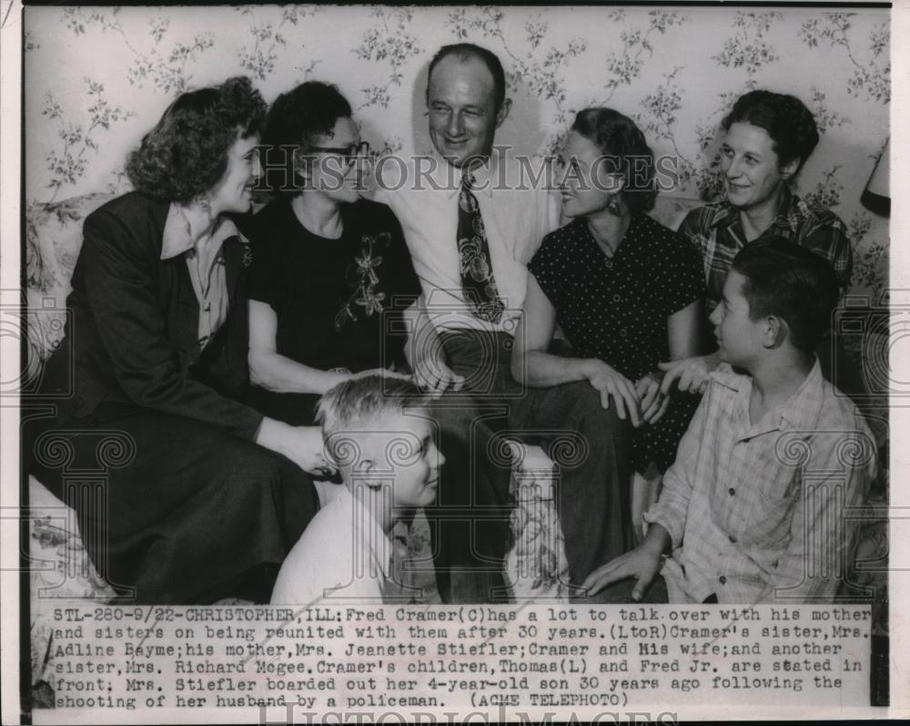 Press Photo Fred Cramer reunited with mother and sisters after separated - Historic Images