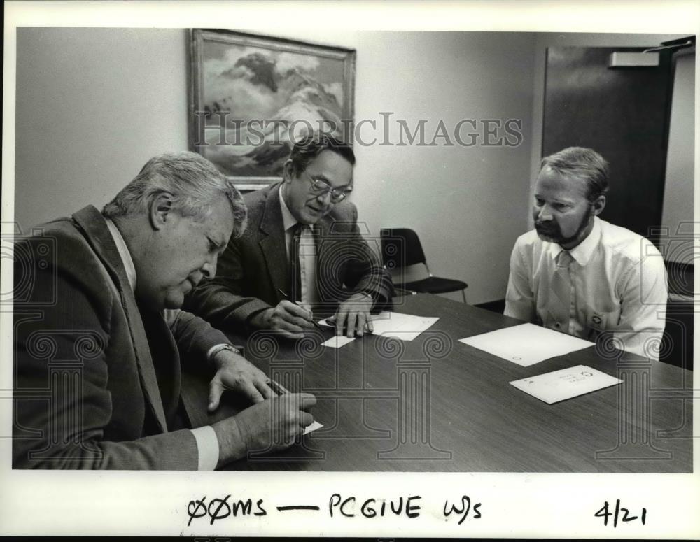 1986 Press Photo Commissioners Robert Schumacher, Dale Harlan and Greg Putnam - Historic Images