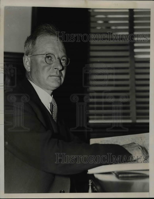 1937 Press Photo Dr Harold Anthoy at his office desk - nee89715 - Historic Images