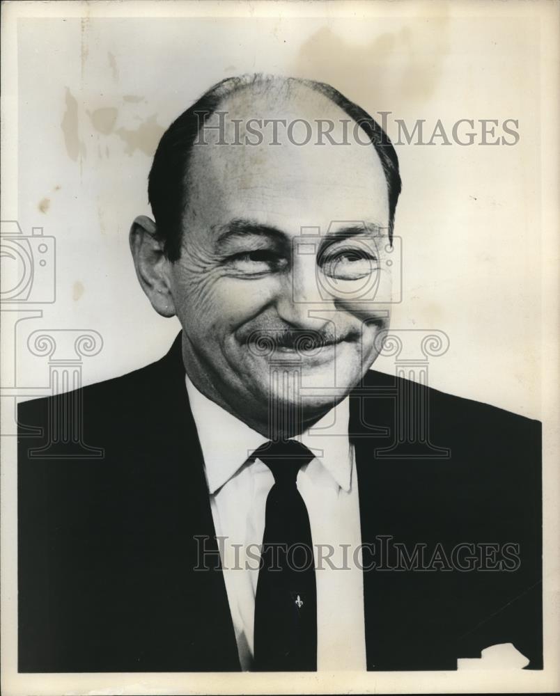 1964 Press Photo Feorge D Vincent, director of Metrology and quality Assurance - Historic Images