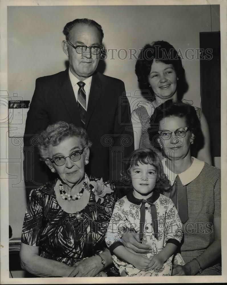 1965 Press Photo Mrs. Grace A. Patton, Cindy Leedom, Mrs. Pat Wallace - orb70123 - Historic Images