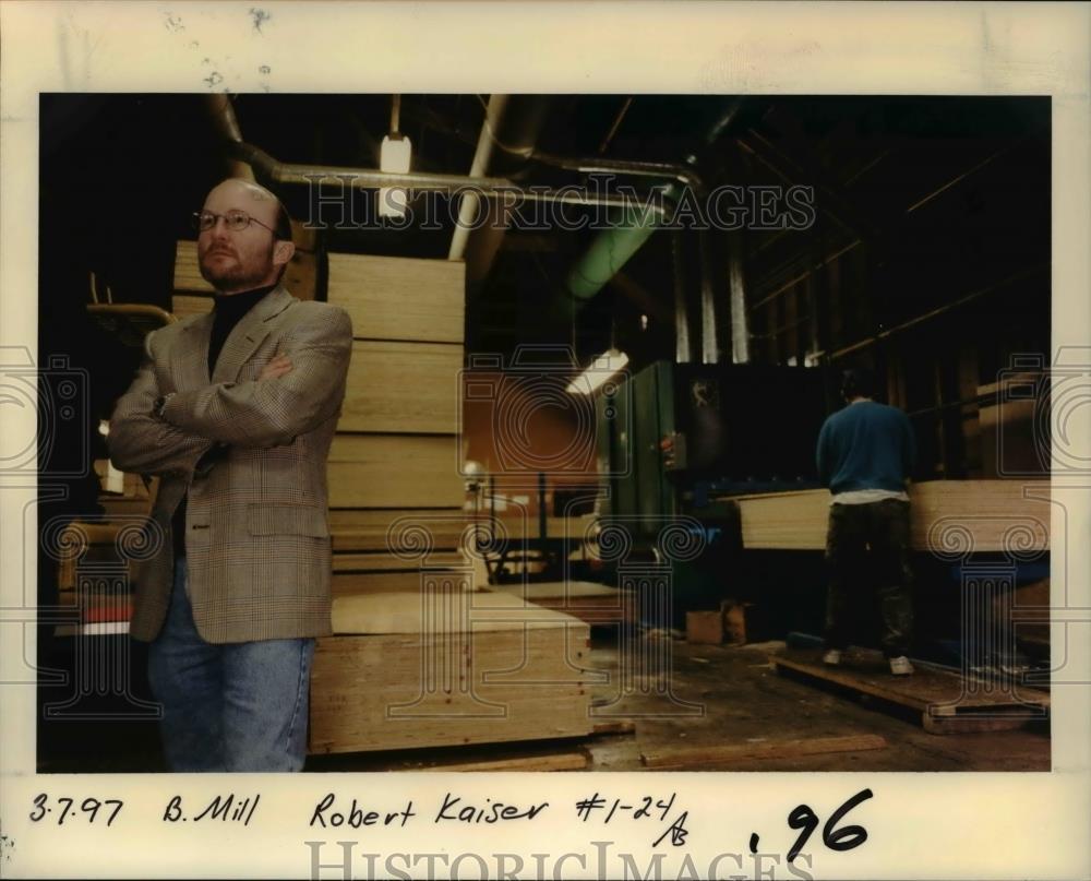 1997 Press Photo Edward King in his mill - ora50537 - Historic Images