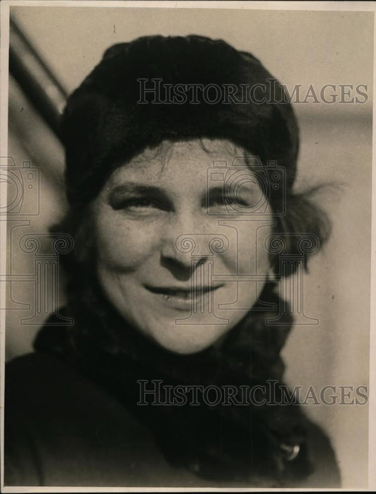 1923 Press Photo Miss Helen Baldwin Writes Poetry On Trip Across Pacific - Historic Images
