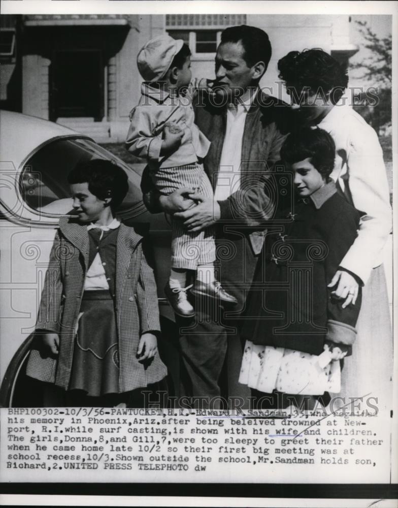 1956 Press Photo Edward Sandman &amp; family at Pawtucket NJ, amnesia victim - Historic Images