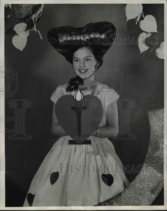 1958 Press Photo Ssan Kasper named America's Valentine Girl for 1958 Heart Fund - Historic Images