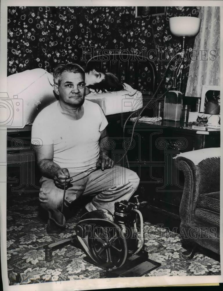 1953 Press Photo Cecil Pollocl with homemade suctuin pump for his daughter - Historic Images