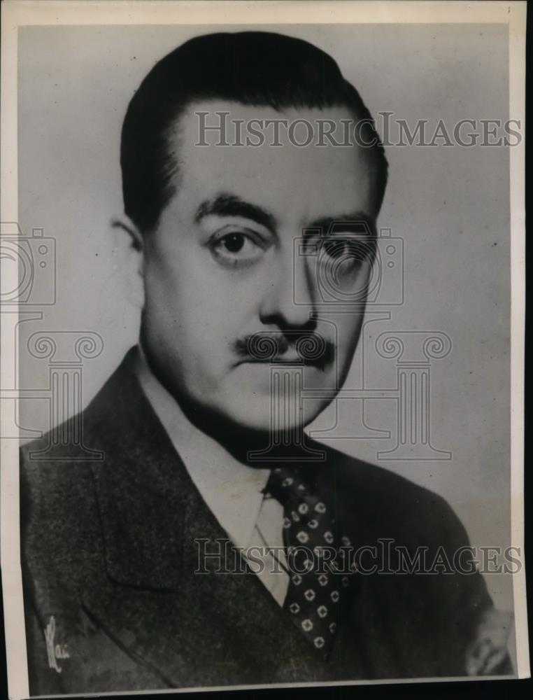 1939 Press Photo Capt Edmund Herne Radio News Commentator sued by Mrs Brovarney - Historic Images