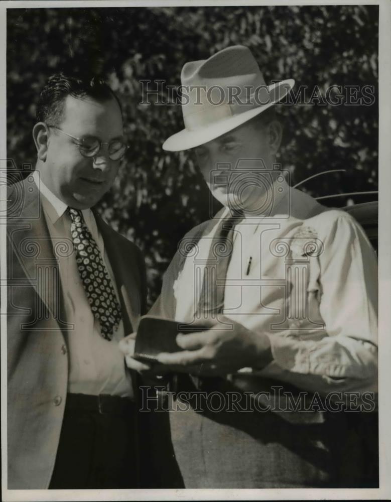 1938 Press Photo Atty.Lloyd Hewitt handling Sutter County Kidnaping Case - Historic Images