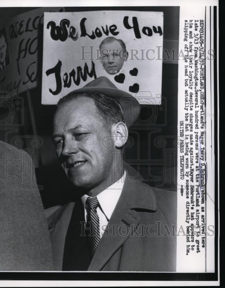 1957 Press Photo Portland Oregon Mayor Terry Schrun at the airport - nee88758 - Historic Images