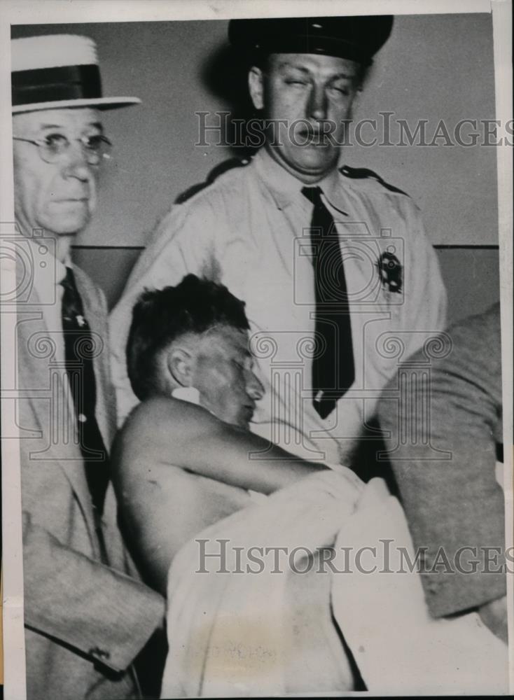 1939 Press Photo Police with Hufen Dresley escaped convict at Walla Walla WA - Historic Images