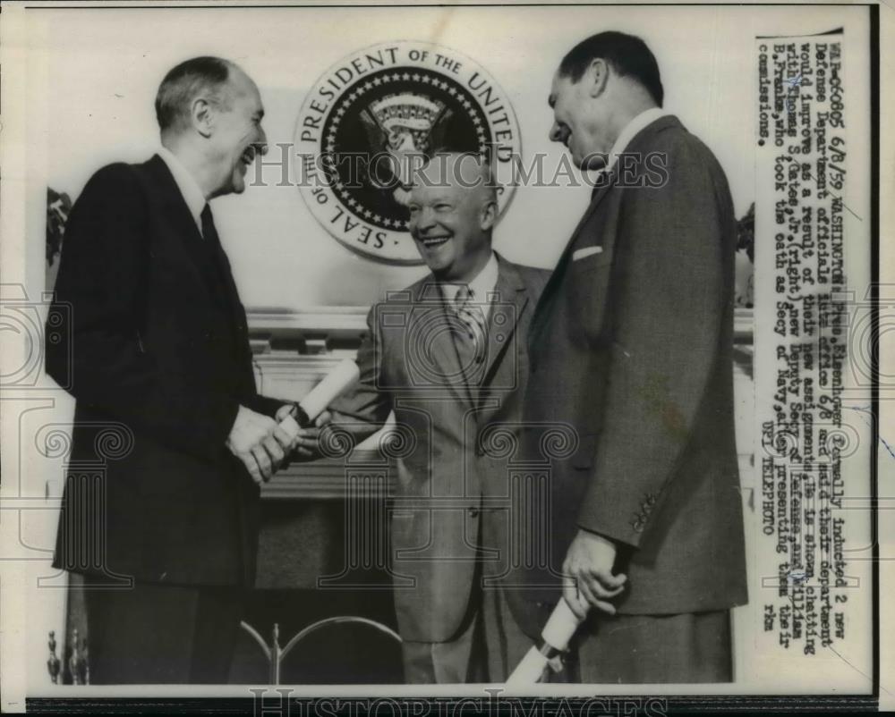 1959 Press Photo Pres. Eisenhower with Thomas S Gates Jr and William B.Franke - Historic Images