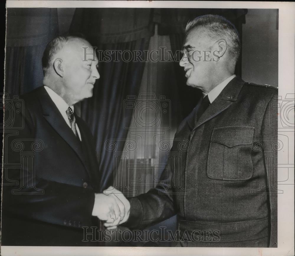 1953 Press Photo President Dwight Eisenhower shakes Mr Dean&#39;s hand - nee89539 - Historic Images