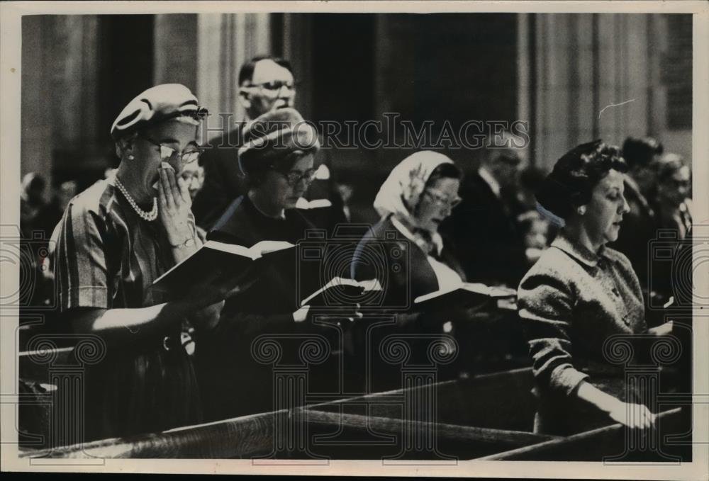 1963 Press Photo Parishioners of Trinity Cathedral - nee90985 - Historic Images