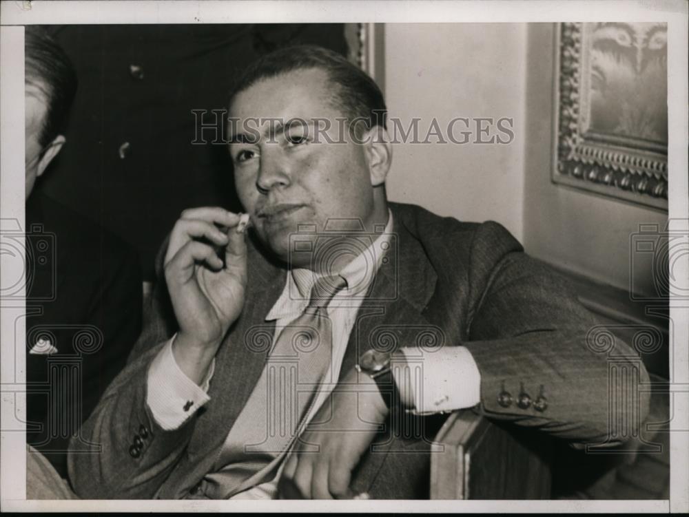 Press Photo Mr V Mussoline at an office meeting - nee88856 - Historic Images