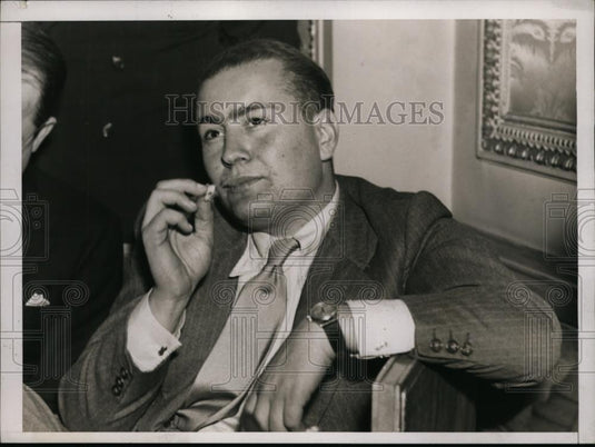 Press Photo Mr V Mussoline at an office meeting - nee88856 - Historic Images