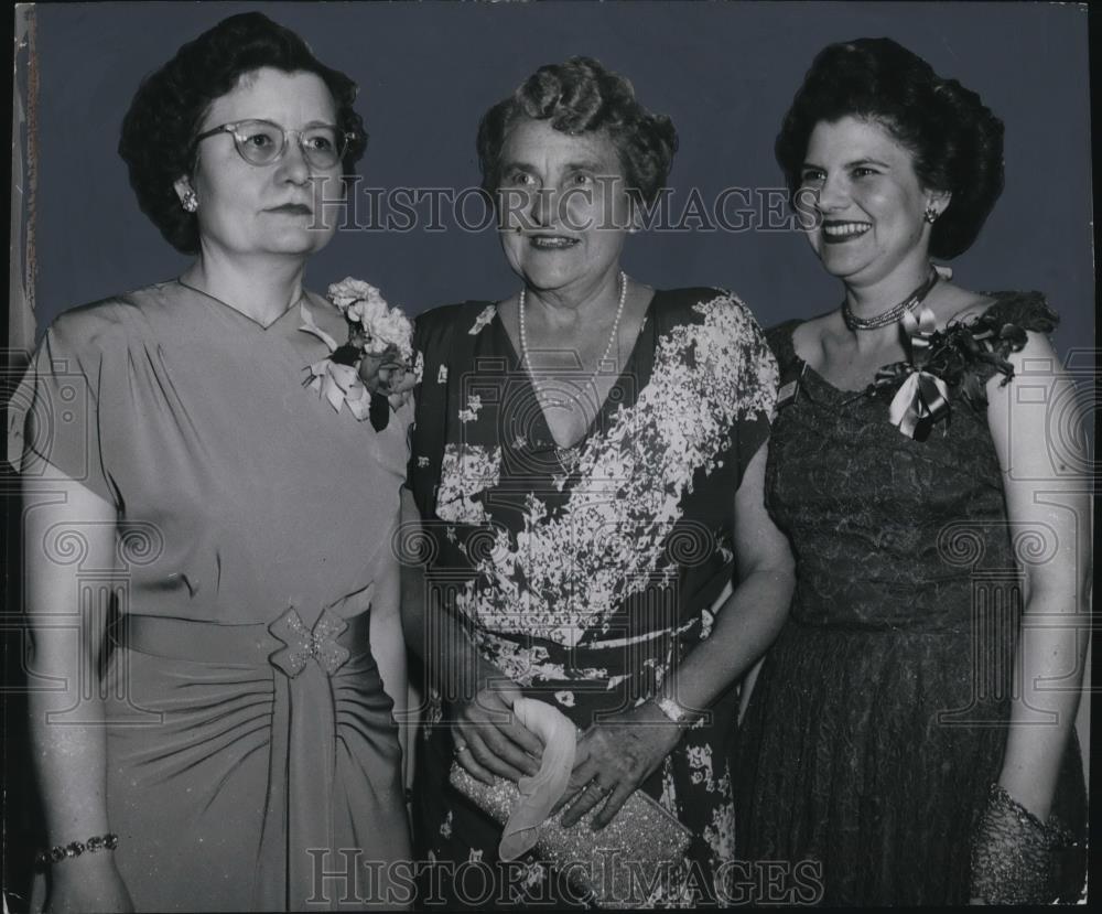 1948 Press Photo Frances P. Bolton Lola Campbell Anne Diamond of Beta Sigma Pi - Historic Images