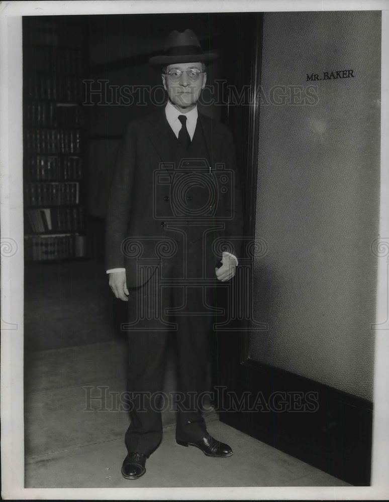 1933 Press Photo Newton Baker in Cleveland OH office - neb66543 - Historic Images