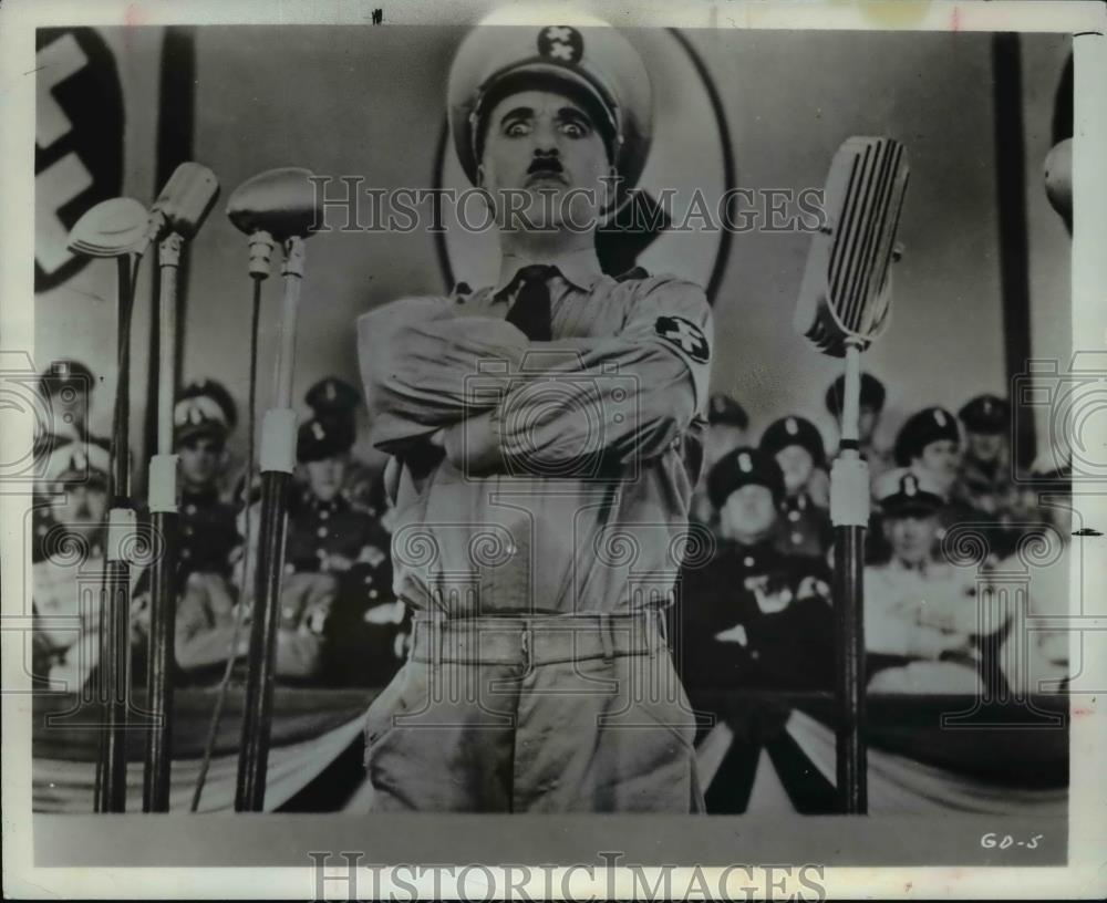 1972 Press Photo Charlie Chaplin in Scene from The Great Dictator - cvp77166 - Historic Images