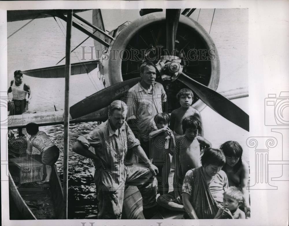 1951 Press Photo Missionary pilot Larry Montgomery with his seaplane - neb42727 - Historic Images