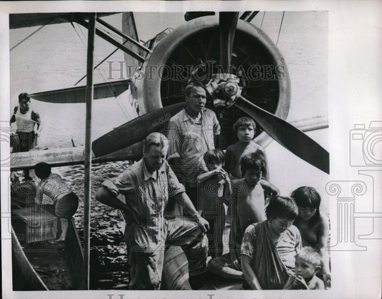 1951 Press Photo Missionary pilot Larry Montgomery with his seaplane - neb42727 - Historic Images