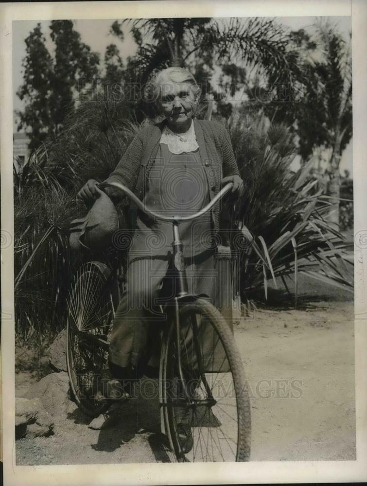 1931 Press Photo Jennie Howorth rides her bicycle every day in Montebello - Historic Images