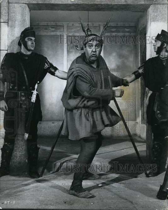 1967 Press Photo Zero Mostel in Movie Scene - cvp80025 - Historic Images