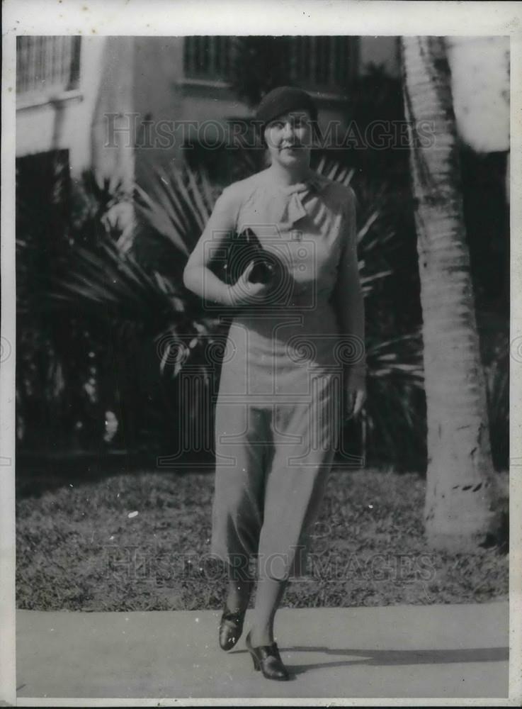 1932 Press Photo Mrs Warren Wright of Chicago in Miami Beach Florida - neb62853 - Historic Images