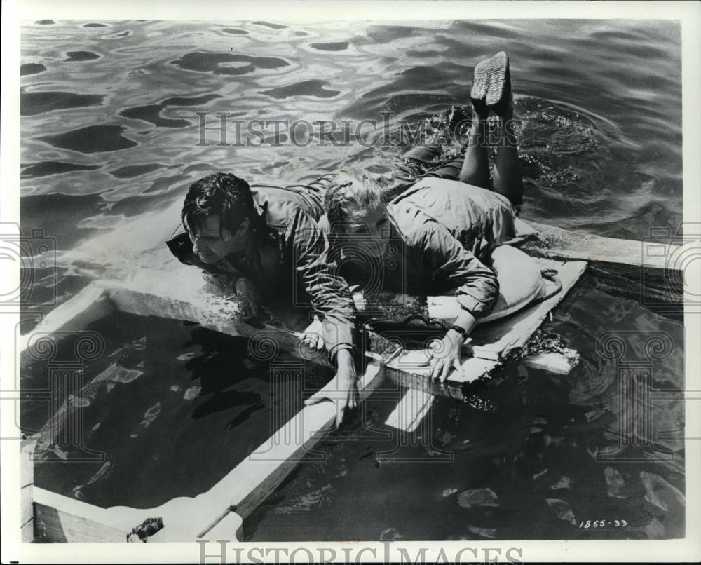 1969 Press Photo Alan Alda &amp; Faye Dunaway in The Extraordinary Seaman - Historic Images