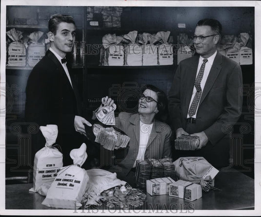 1959 Press Photo Wally King Mrs. Louise Rettmer Reinfold Miller for KYW - Historic Images