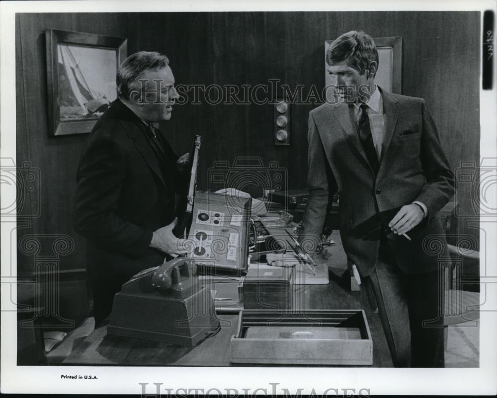 1966 Press Photo Lee J Cobb &amp; James Coburn in Our Man Flint - cvp80679 - Historic Images