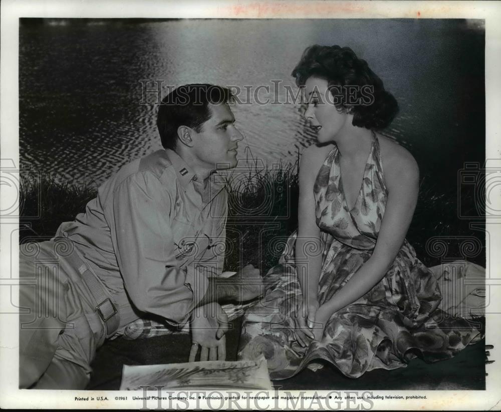 1961 Press Photo John Gavin &amp; Susan Hayward in Back Street - cvp76971 - Historic Images