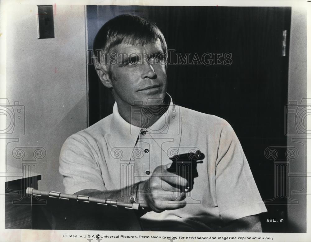 1972 Press Photo George Peppard in a Movie Scene - cvp78674 - Historic Images