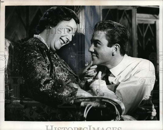 1964 Press Photo Albert Finney and Mona Washbourne in Night Must Fall - Historic Images