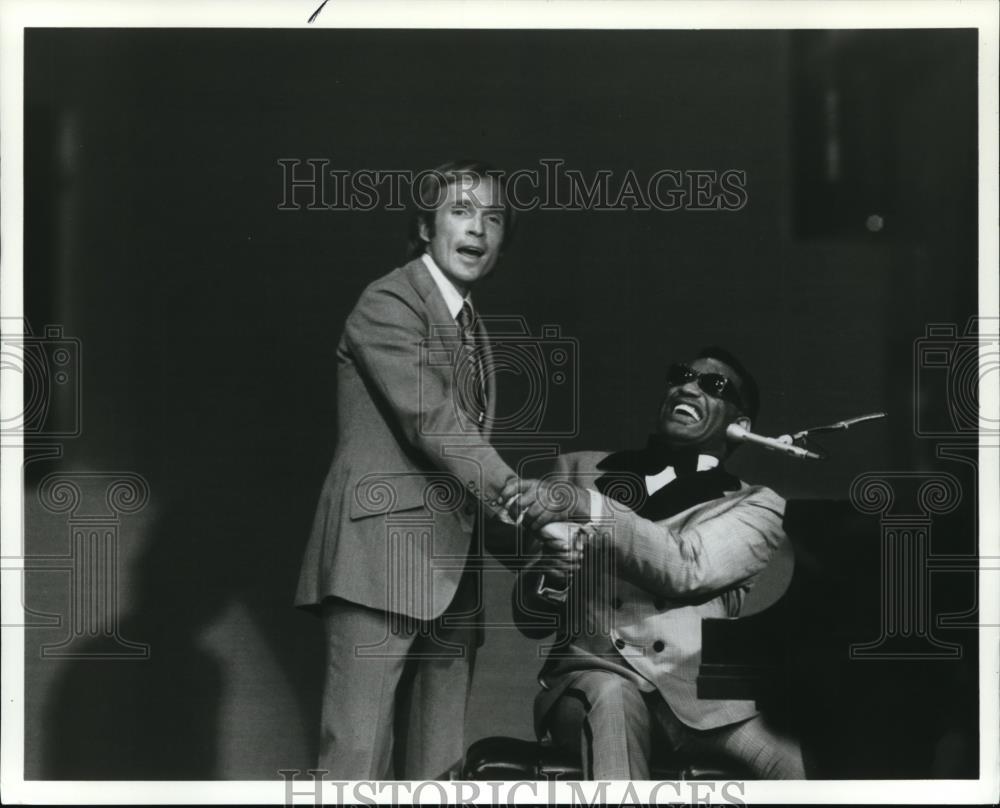 Press Photo Dick Cavett &amp; Ray Charles - cvp74716 - Historic Images