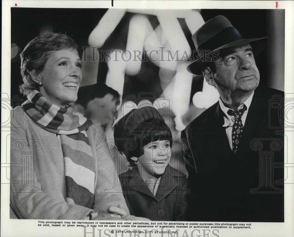 1979 Press Photo Julie Andrews Sara Stimson and Walter Matthau in Miss Marker - Historic Images