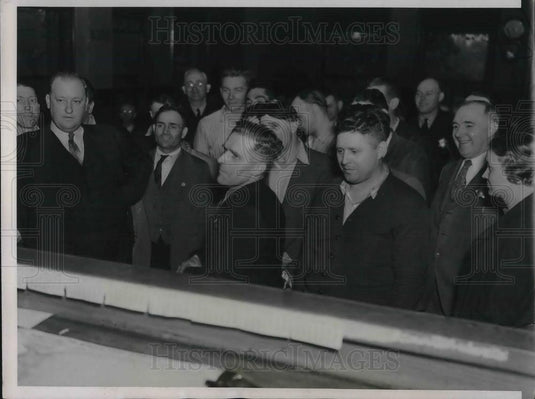 1937 Press Photo John V Riffe of Steel Workers & Marjorie T Miners at court - Historic Images