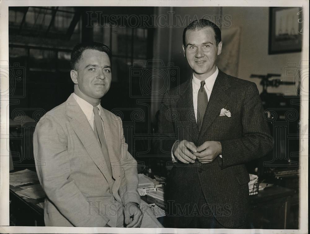 1935 Press Photo Lt Robert Dowes & Lt Charles Londorak on duty - neb67747 - Historic Images