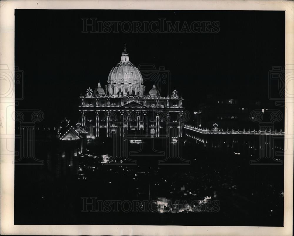 1948 Press Photo St.Peter&#39;s Basilica illuminated during celebrations - Historic Images