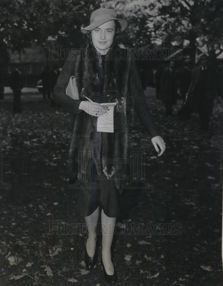 1938 Press Photo Edwina Atwell at United Hunts race meet in Belmont Park NY - Historic Images