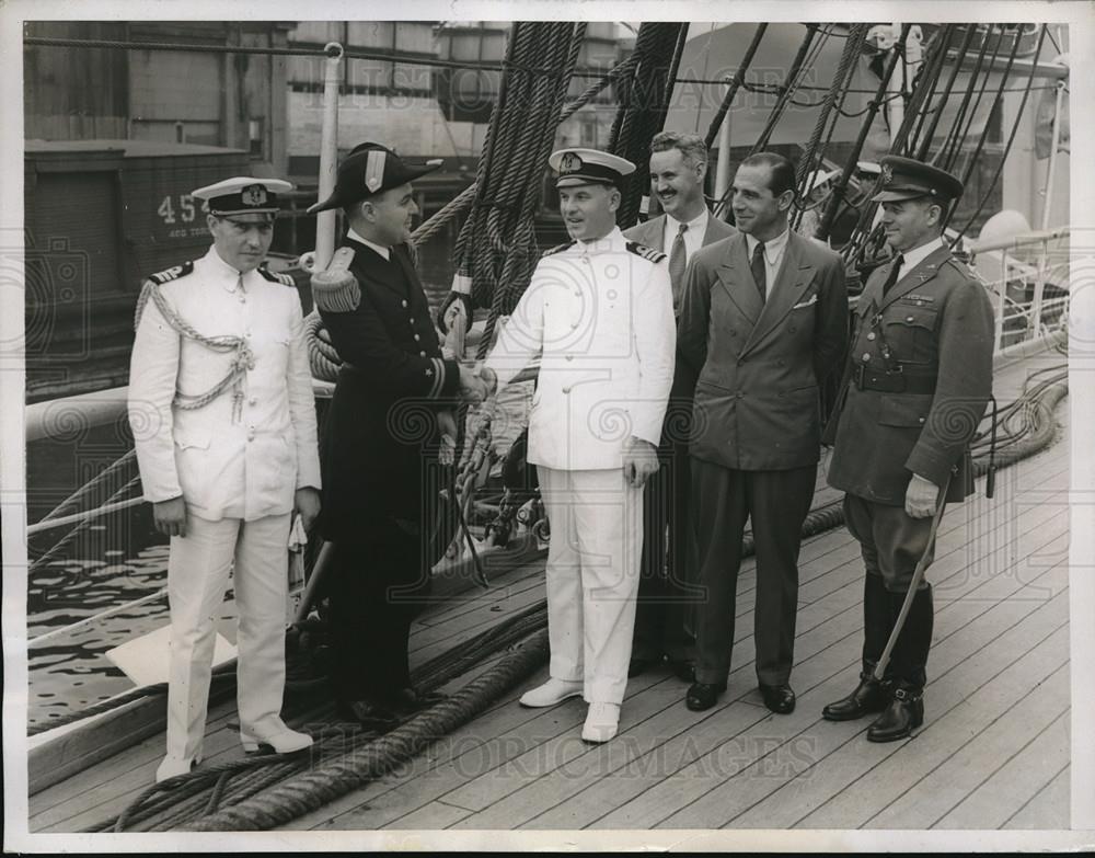 1934 Press Photo Argentine Navy Attache Capt JB McKinley &amp; other officials - Historic Images