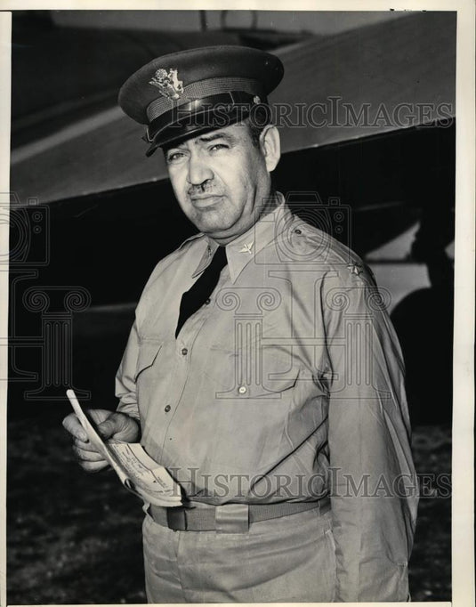 1939 Press Photo Major CV Haynee at Miami municipal airport arrival from Chile - Historic Images