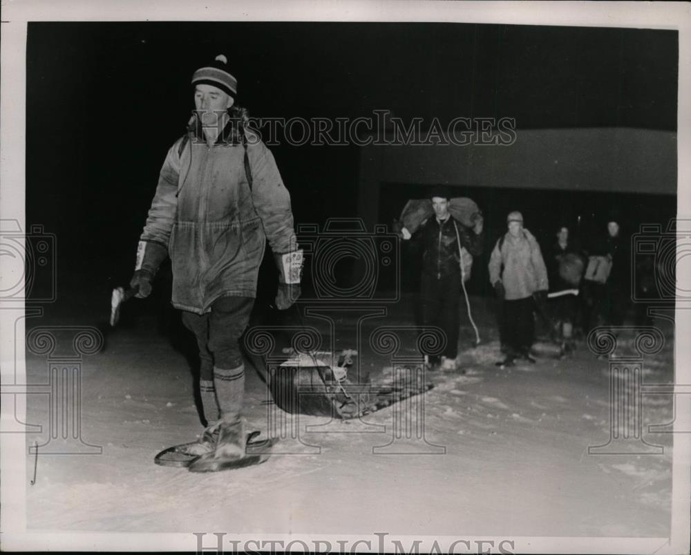 1941 Press Photo Indians snowshoe victims of plane crash in Ontario Canada - Historic Images