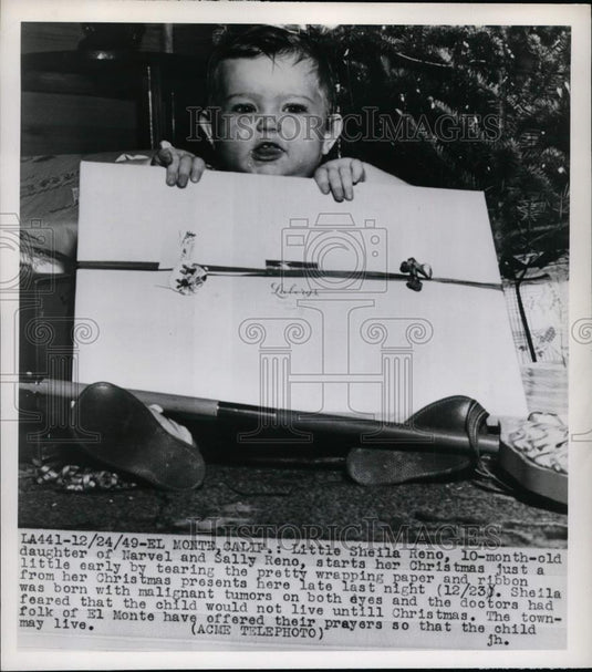 1949 Press Photo Sheila Reno age 10 months has Xmas early as shill is dying - Historic Images