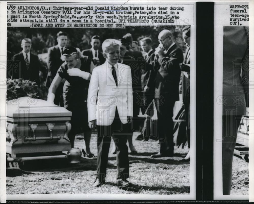 1959 Press Photo Donald Riosdan in tears during funeral of his brother Peter - Historic Images