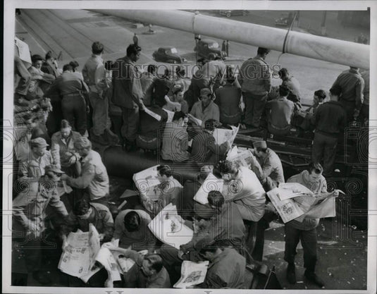 1945 Press Photo San Pedro CA veteran troops return from Pacific theater - Historic Images