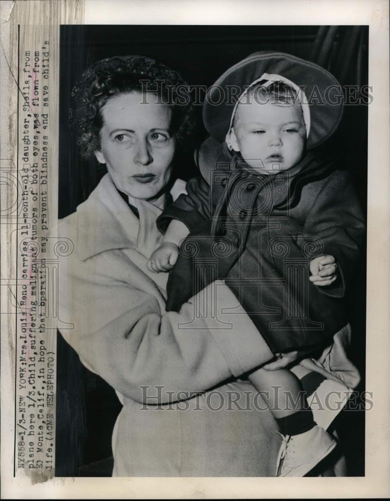 1950 Press Photo Mrs Louis Reno &amp; baby Sheila in NYC for an operation - Historic Images